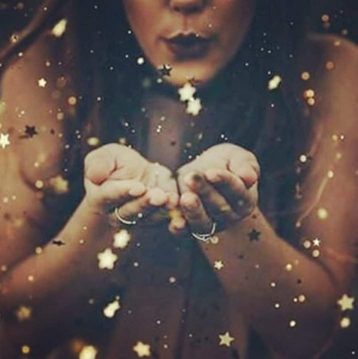 "Propositi per l'anno nuovo: commettere 365 errori di felicità."
#BuonAnno 
#Buon2020