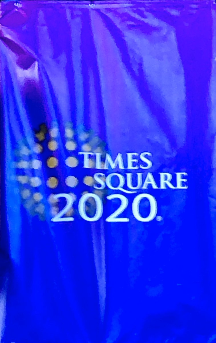 MillarNScott's tweet photo. Tonight the ball drops on another year (and another decade)!  Godspeed 2019 - may our memories be fond and our hearts enriched as we look to new beginnings! https://t.co/LKpDB5zAbr