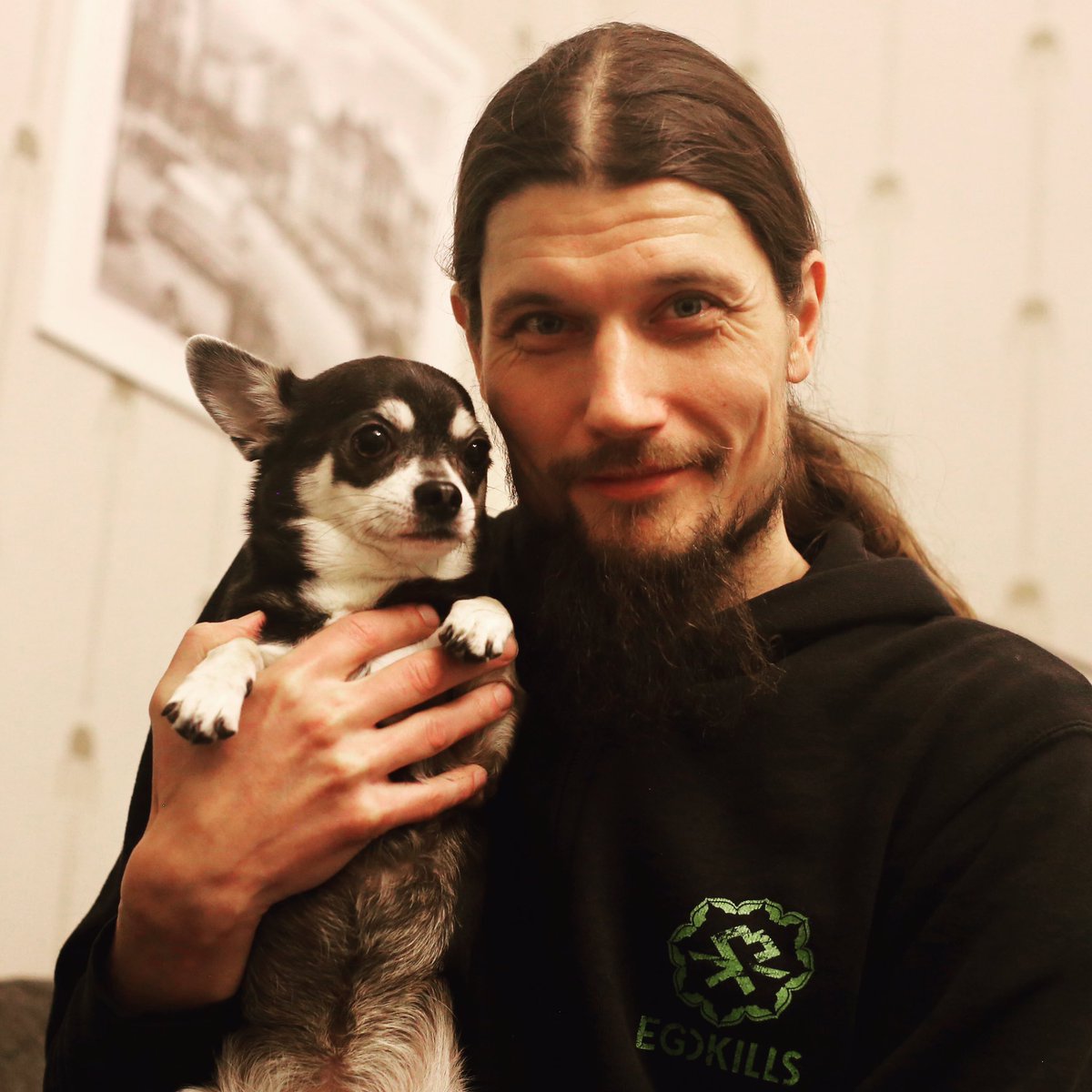 VilhoRajala's tweet photo. This is my traditional friendsie for the new year and it could not be better! Thank you 2019 and bring it on 2020! More music, more love and more good karma coming up! #karmathedog #friendsie #newyear #adoptdontshop #love #connection #music #life #communication #magic https://t.co/9n4oB2xojb