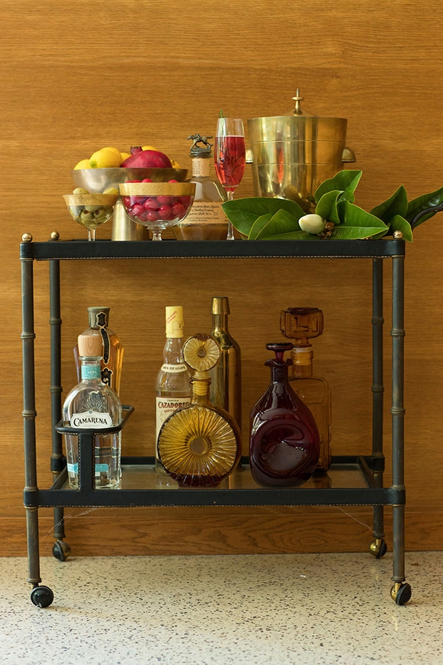 RT @MrTurk: Bar cart #goals ✨ What's your drink of choice for #NYE? 🥃 #MrTurkStyle  #barcart