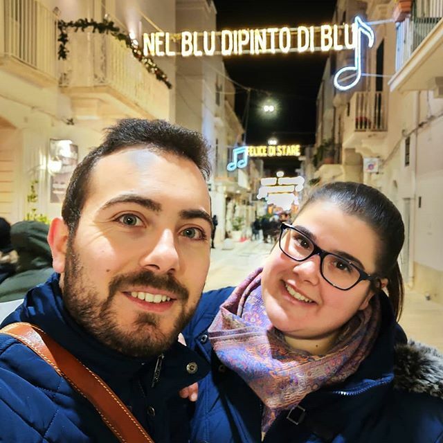 Sebalex91Angelo's tweet photo. Nel blu dipinto di blu felici di stare lassù... Con te! @cia__solly92  #polignanoamare #luminarie #nelbludipintodiblu💙 https://t.co/VYWwjAXQ46 https://t.co/hqgDh8n0S7