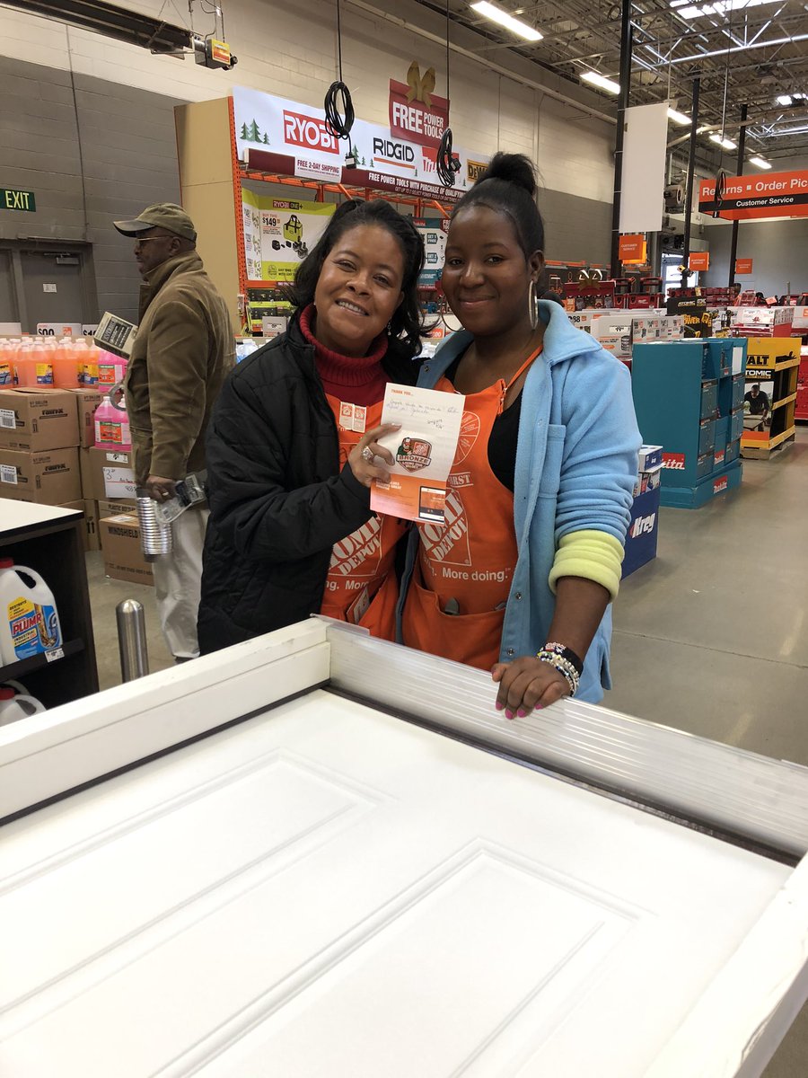 YolandaFoster18's tweet photo. Milestone Sunday at 4114! Jean, Jodd & Jenett get their milestone badges 2day. #TripleJs #TYForAllYouDo @CornelyJohn @dennison_bryan @okello163 @Lena_0623 @CraigSampson04 @chrissy_m78 @ROBINSDSPVR4114 @SETHSCOTT16 @BigDogg4114 https://t.co/b1sL1HN558