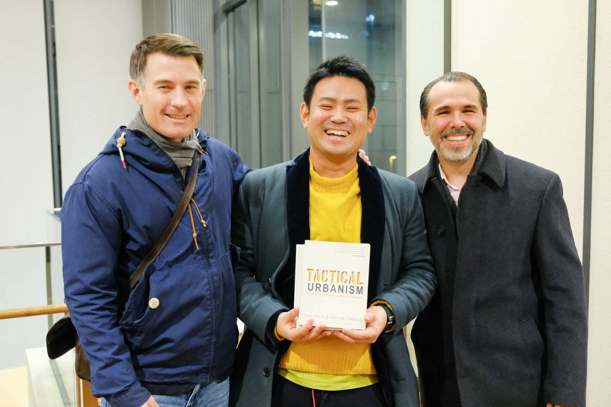 Happy New Year!!
Welcome to 2020 year‼️

あけましておめでとうございます！
2020年もどうぞよろしくお願いします🤲

(写真は、2019年12月の #TUJ2019 <a href="/tacticaljp/">Tactical Urbanism Japan 2019</a> 終了時のマイク、トニーとの3ショットとぼくの最高に嬉しかった笑顔ですw)