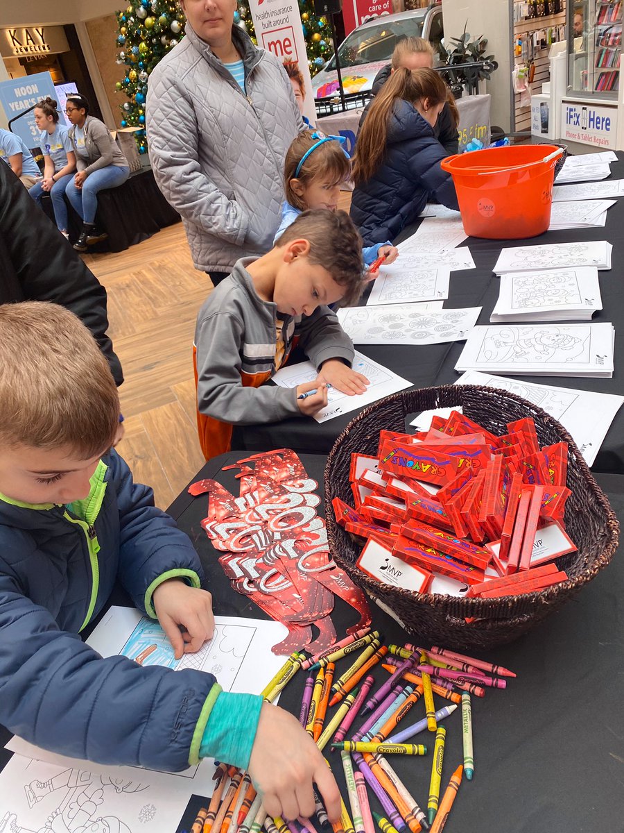MVPHealthCare's tweet photo. Ring in the new year with 2020 glasses and noise makers at Noon Year’s Eve at @ColonieCenterNY from 10:30 am - 12 pm today! #cometocolonie #noonyearseve https://t.co/TzM2yGNjDK