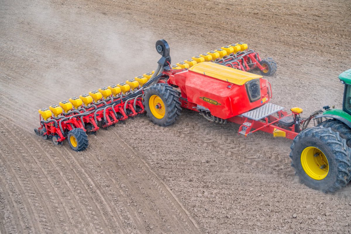 vaderstad's tweet photo. 💥Happy New Year from the Väderstad team💥 
It’s been a great 2019, we look forward to seeing you in the field during 2020. https://t.co/nrJZs327O2
