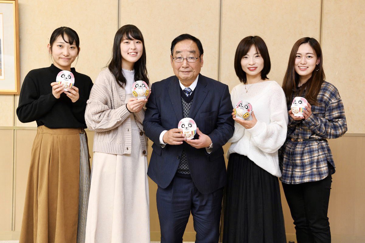 高崎経済大学 新年 明けましておめでとうございます 本学の学生 2人 が 広報高崎 令和2年1月1日号の新春市長対談に出演して 夢 を語りました 広報高崎 1月1日号 高崎市長 対談 高経大生 経済学部 国際学科 海外研修 地域政策学部 高崎経済