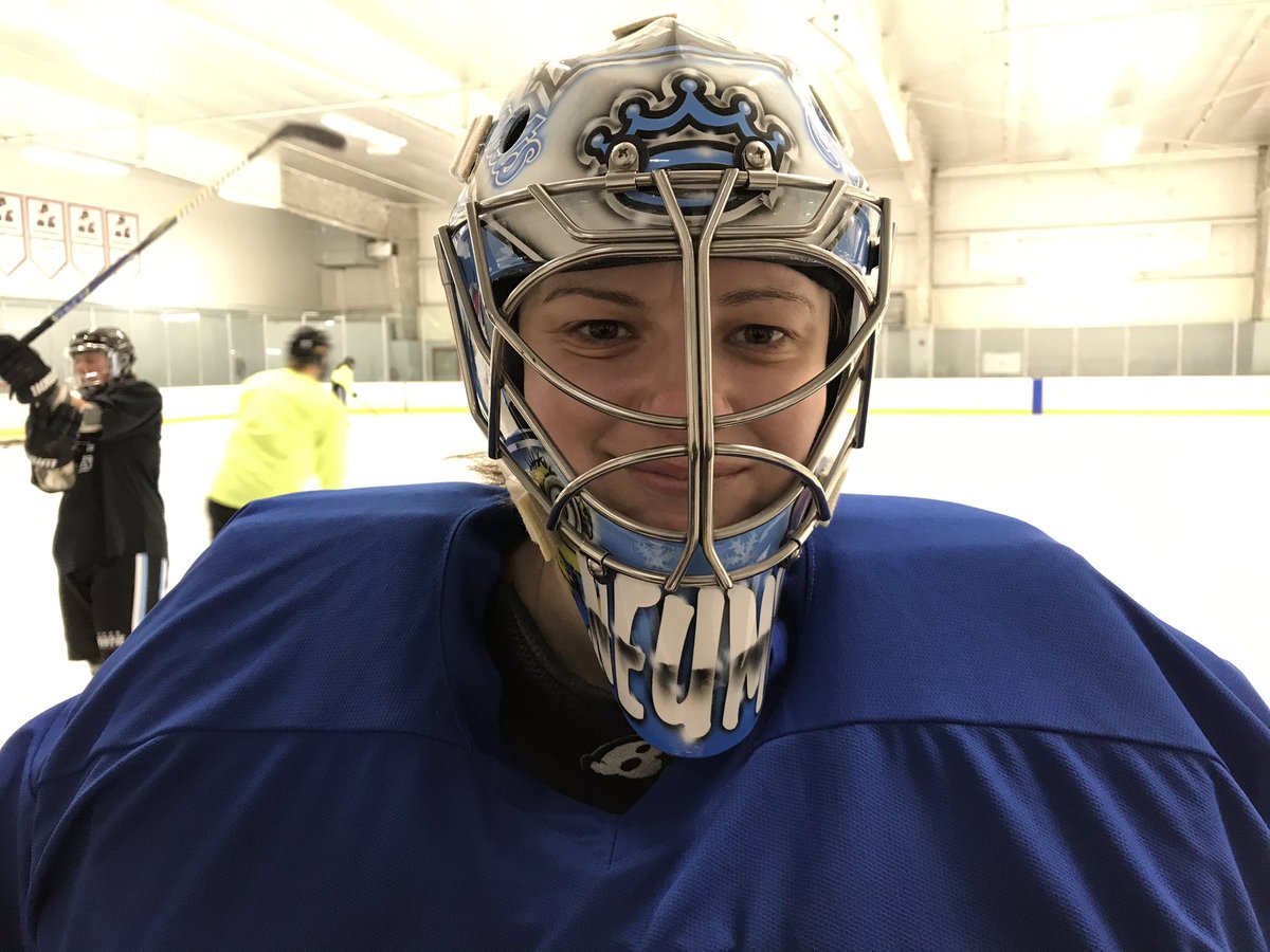 BuffaloBeauts's tweet photo. Who wants to see @lilneumyβs new lid up close? ππ I do! I do!
#NWHL #FortBeaut #Beauts #GoalieLove #McLevman #LilNeumy #LiftTheMask #GoalieGuild https://t.co/21J59iAbHT