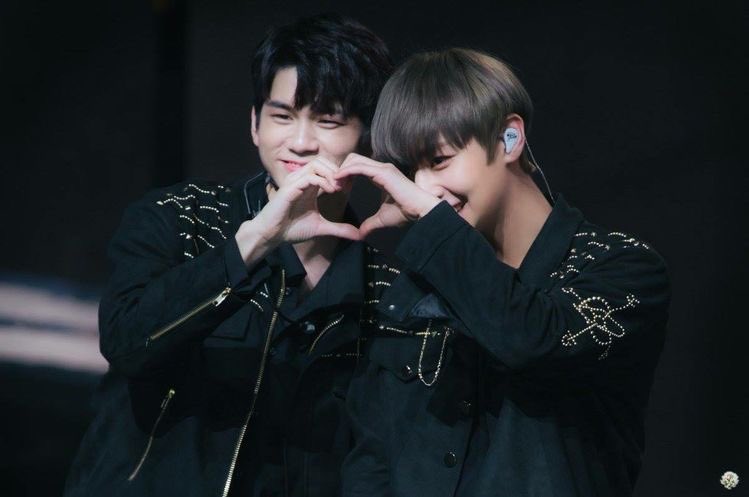 sunnybarry21's tweet photo. 2020 ขอโมเม้นให้กันหน่อยได้ไหมคะ ได้ไหมคะ!!! 🙏🏻😭💖 #นัมซง #องฮุน #แดนฮุน #องมิน https://t.co/OW4iqnAdRW