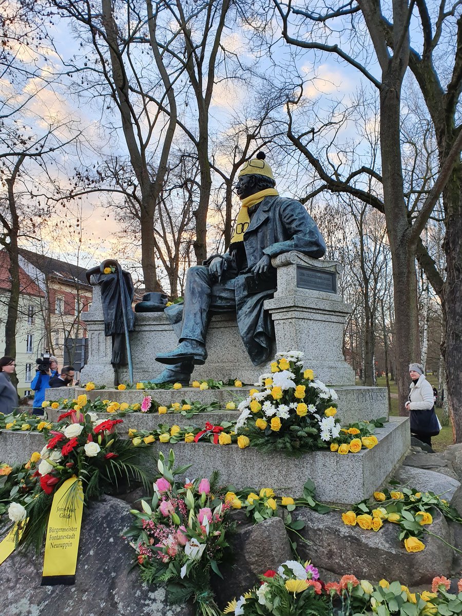 fontane200 tweet media