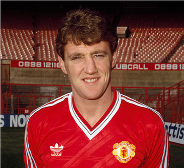 Happy 59th birthday to Steve Bruce:

His record at Man United:

Apps: 414
Goals: 51
Trophies: 12 