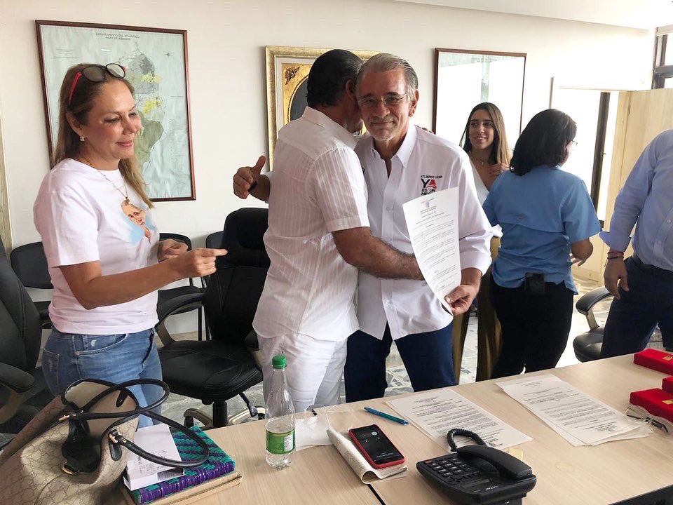 desarrollo_atl's tweet photo. Hoy por parte el @gobatlantico @veranodelarosa nuestro Sec. @desarrollo_atl @pechysantos recibió junto a todo el gabinete Dptal reconocimiento por la ardua labor, desempeñó, sentido de pertenencia en frente de la Secretaría de Desarrollo Económico. https://t.co/idPvrURUIw