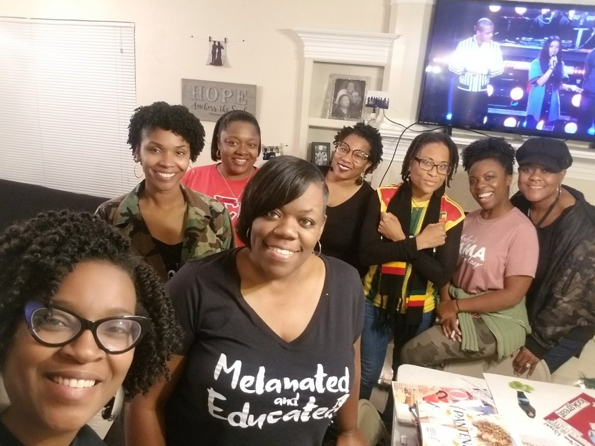 Bettina_Roseman's tweet photo. Vision board party complete! 2020 will be a great year #PerfectVision #mylinesisters #SeeIt now #DoIt #Spr99 https://t.co/KUTgP7SEdB