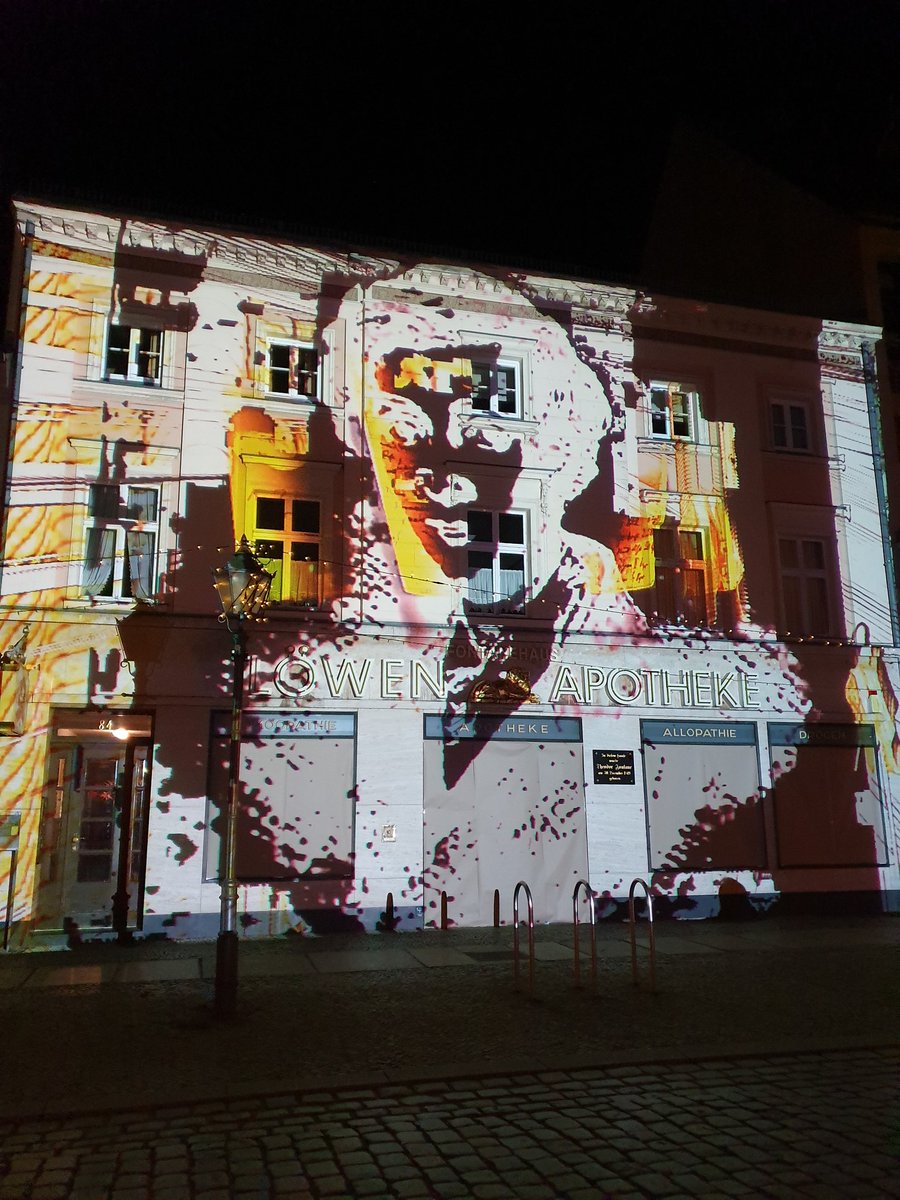 #fontane200 sagt (Auf) Wiedersehen - Teil 2
Wir danken allen Followern, Kollegen&amp;Kolleginnen, den unglaublichen Besucher*innen, allen Projekten, die ein buntes Programm voller #fontane-Neuentdeckungen geschaffen haben und natürlich allen Förderern! 💛💛