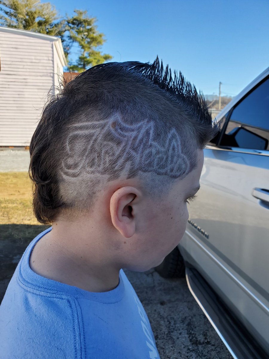 KelliBuckner22's tweet photo. Z's barber is THE BEST!! @HeavyChevy1984 hooked him up for the #TarHeels holiday camp today! @GoHeels
#TarHeelNation
#GoHeels
#flycut
#barbers https://t.co/FTXZgOYTnx