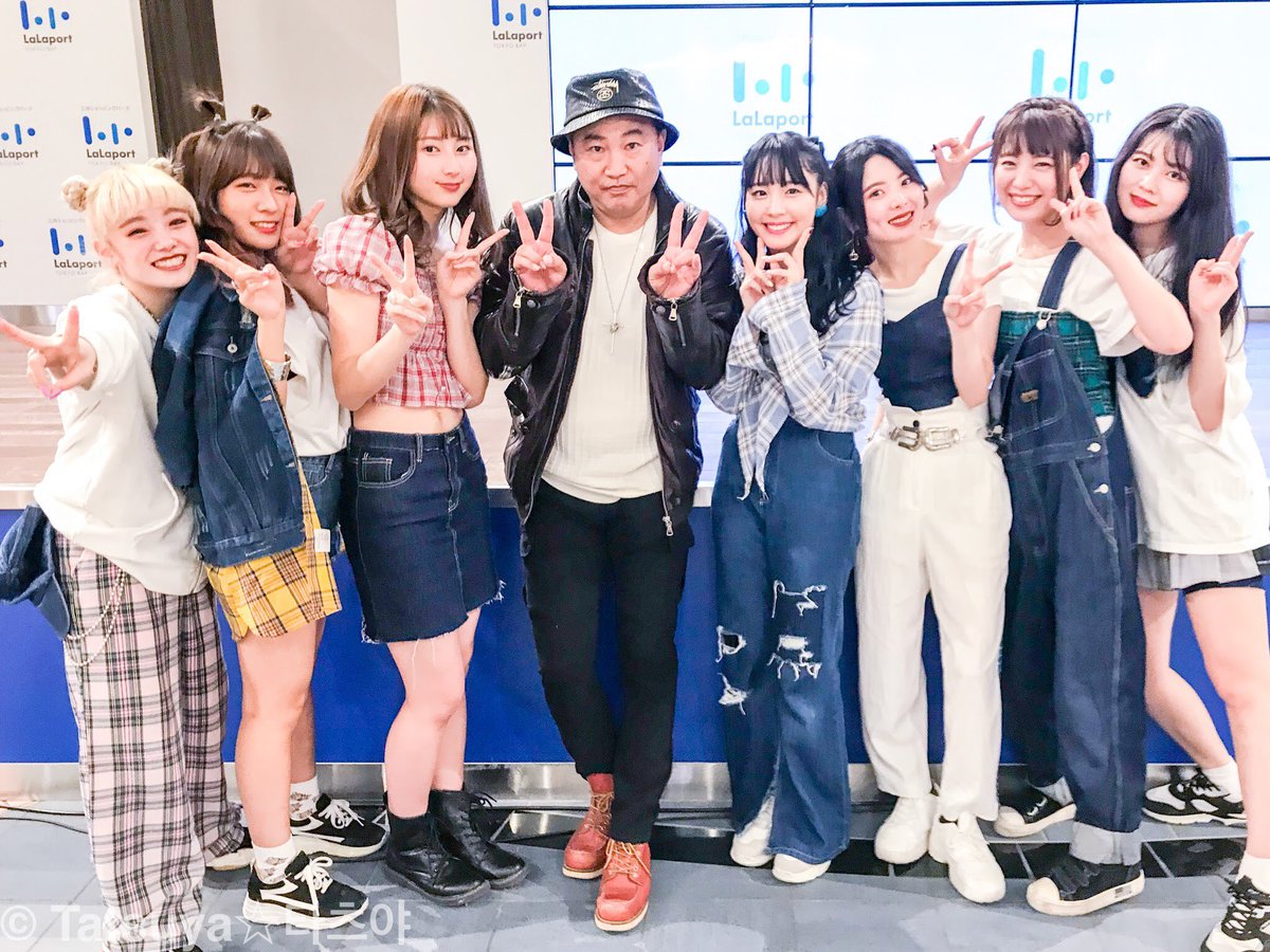 KPOP80705691's tweet photo. うむうむ、今年は小顔にならなきゃか😓
いや、次は遠近法を使おう!😊
2020年新たな目標に向かって頑張ろう!!
#ERG #エルグ
@ERG_OFFICIAL_
#NENE #ネネ
#MEI #メイ
#YUHI #ユヒ
#MOMOCHI #モモチ
#YUISA #ユイサ
#LIIKO #リイコ
#RENA #レナ https://t.co/vUeRydDw9G