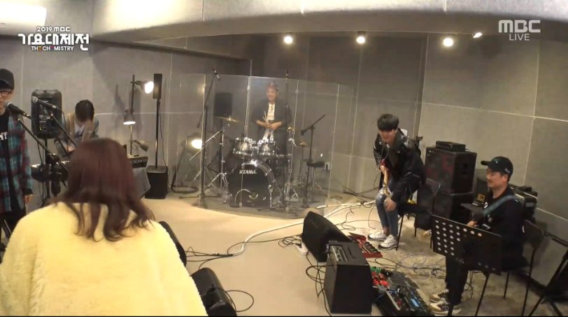 아무리봐도손님오셔서 애완동물케이지에가둬놓은이정길임