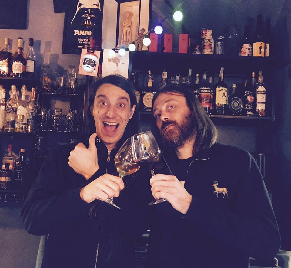 postmodpg's tweet photo. con quella faccia un po' così, quell'espressione un pò così, che abbiamo noi.... il 31 di dicembre.
Che fai a Capodanno? #Apericattivo al #PostMod con Marco e Ivan. E tanti auguri di buon anno. https://t.co/lhY2dspGWY