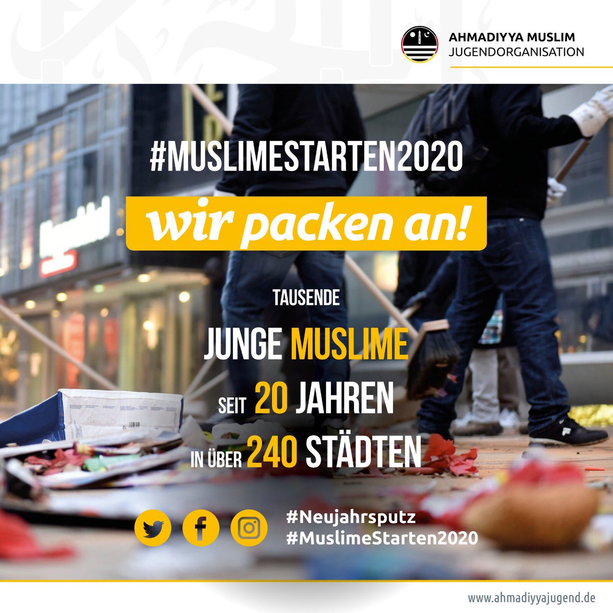 AhmadiyyaJugend's tweet photo. Junge Muslime der #AhmadiyyaJugend werden am Neujahrsmorgen wieder einmal auf den Straßen der Bundesrepublik den #Neujahrsputz durchführen, um die Straßen ihrer Heimatstädte zu reinigen. Was sie antreibt?
Die Liebe zum Heimatland. #MuslimeStarten2020 #Silvester2019 #frohesneues https://t.co/QKWOCAKG8u