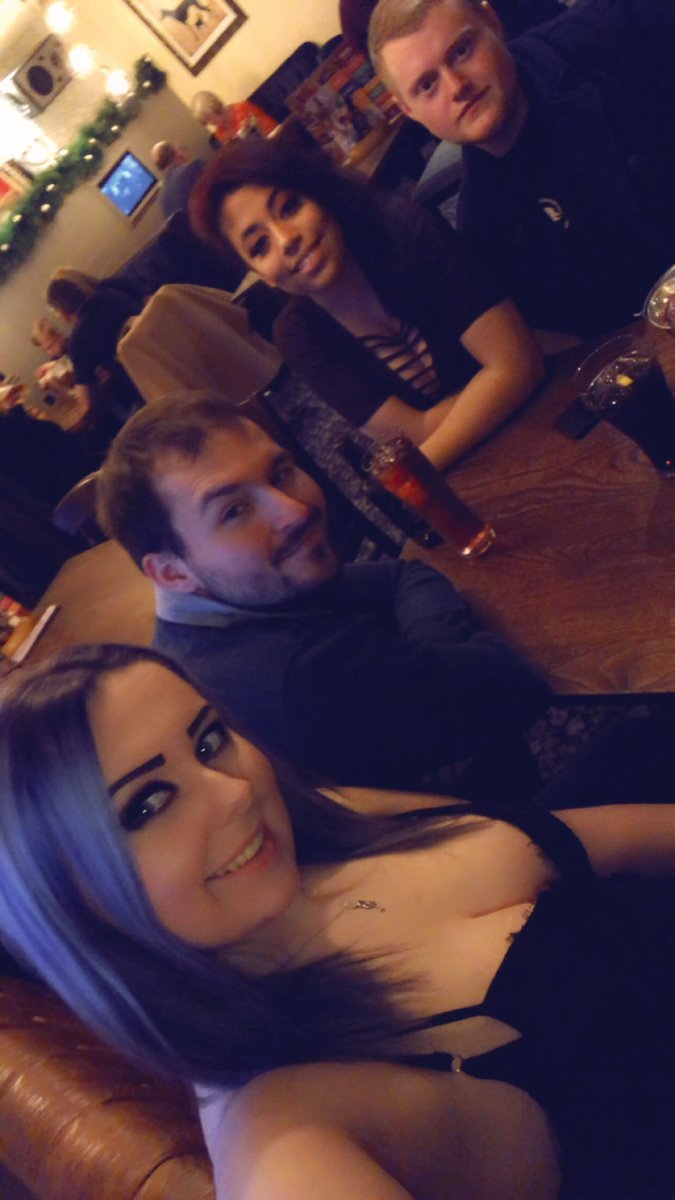 W0nderlandWitch's tweet photo. New Years Eve dinner with my beans 🥰 https://t.co/CgScYG6qtT