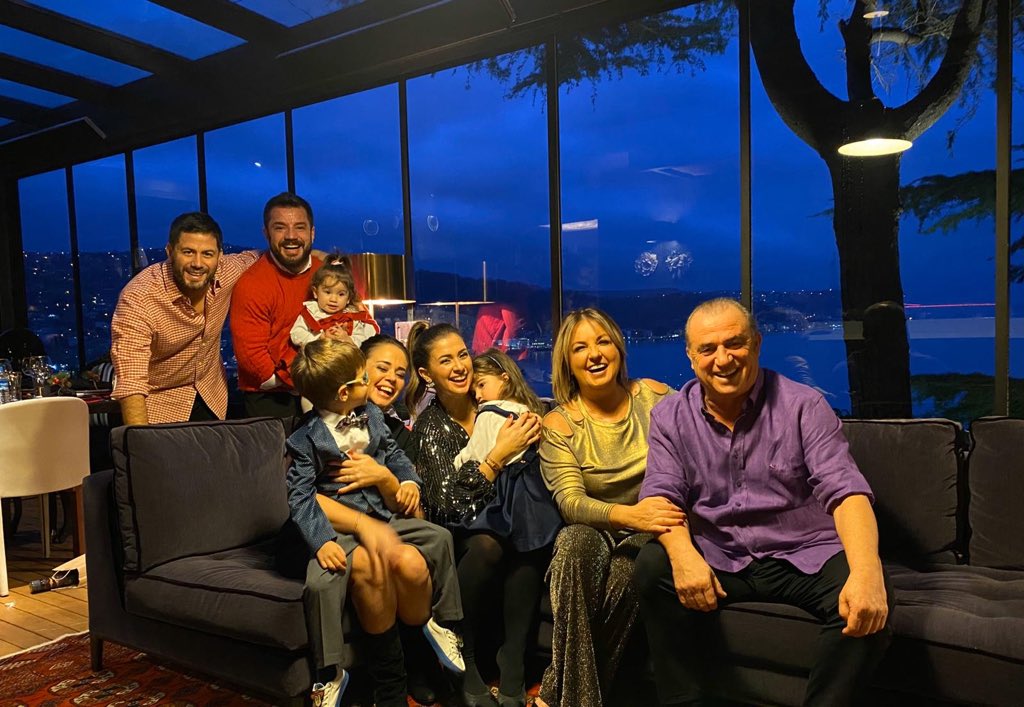 Şükürlerimizin bol, ‘iyi ki’lerimizin çok, sağlığımızın ve huzurumuzun daim olacağı bir yıl diliyoruz.