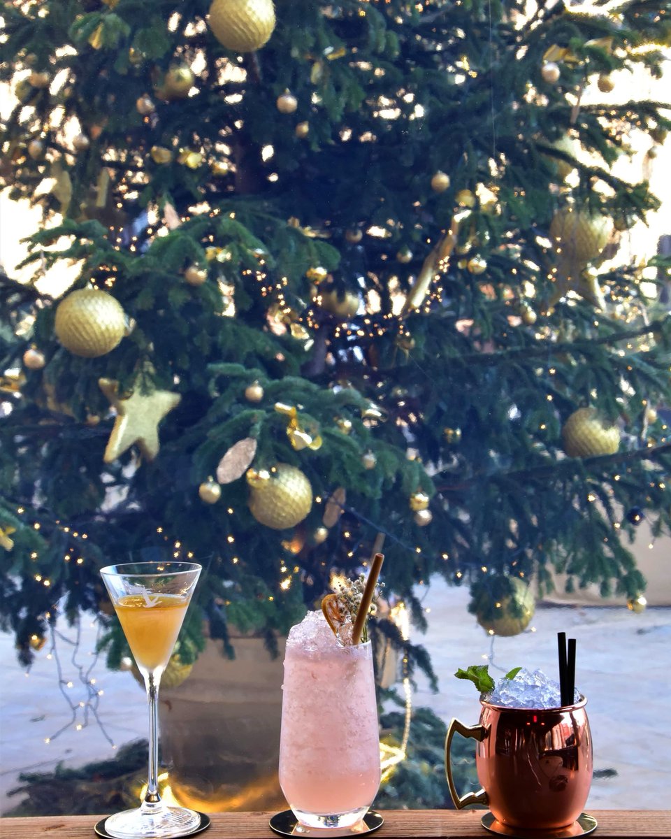 ICMarseille's tweet photo. Votre dernière soirée de l’année sera pétillante ! En musique, passez la soirée du #Reveillon2020 dans le glamour Capian bar ! #Cocktails savoureux, petits plats goûteux, les amis… le tout pour passer une soirée mémorable ! Bon réveillon à tous !
#icmarseille #capianbar https://t.co/N4kw2VmDx3