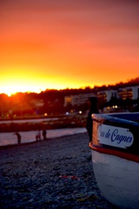 TourismeCagnes's tweet photo. Toute l'équipe vous souhaite une très belle soirée pour clotûrer cette année 2019.
Merci @noemie.ttn pour cette sublime photo 📸
#destinationcagnessurmer #ExploreNiceCotedAzur #reveillon2019 #cotedazurfrance #SublimelAvenir https://t.co/7ZgMD6Peyt