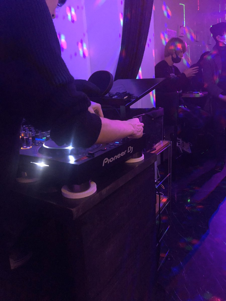 djbar_thewu's tweet photo. ─────────
✨🎍謹賀新年🎍✨
─────────
新年明けましておめでとうございます。
2019年にWUが始まり、沢山の方にご来店頂くことができました。
2020年もより一層、皆さまに愛されるお店にしていきたいと思っているので、まだご来店されていない方もぜひいらしてください！！
#2020年 https://t.co/BxUuB90N58