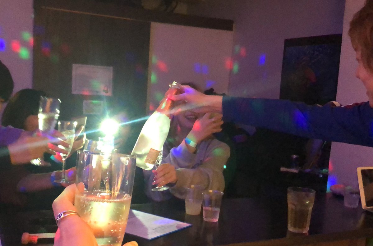 djbar_thewu's tweet photo. ─────────
✨🎍謹賀新年🎍✨
─────────
新年明けましておめでとうございます。
2019年にWUが始まり、沢山の方にご来店頂くことができました。
2020年もより一層、皆さまに愛されるお店にしていきたいと思っているので、まだご来店されていない方もぜひいらしてください！！
#2020年 https://t.co/BxUuB90N58
