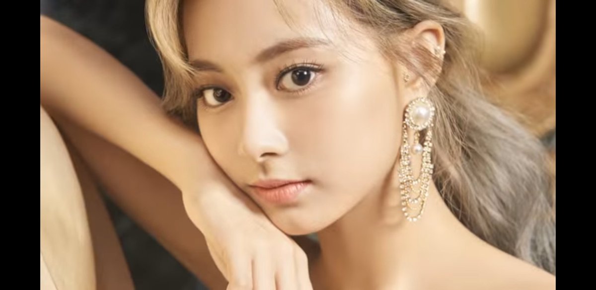 ninginin's tweet photo. ✨ CHOU TZUYU ✨ https://t.co/nkoexM9Idf