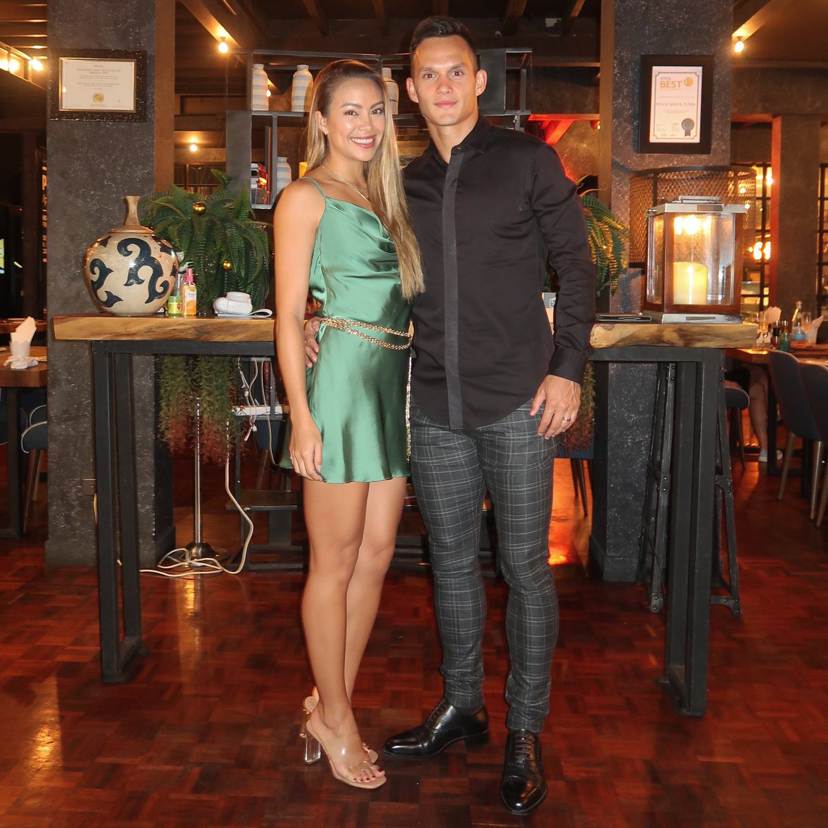 Chunuonsee16's tweet photo. Happy New Year to all our friends and family around the world...wishing you all an amazing 2020 ❤️😘 #MrAndMrsChunuonsee #Mt1632 #happynewyear @tayastarling https://t.co/xv69Q7e4Pb