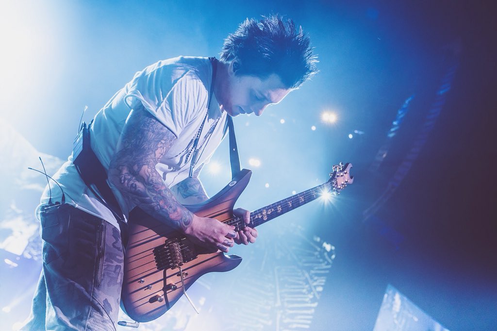 Synyster Gates has been named one of the 20 best guitarists of the decade by <a href="/GuitarWorld/">Guitar World</a>: guitarworld.com/artists/the-20…
