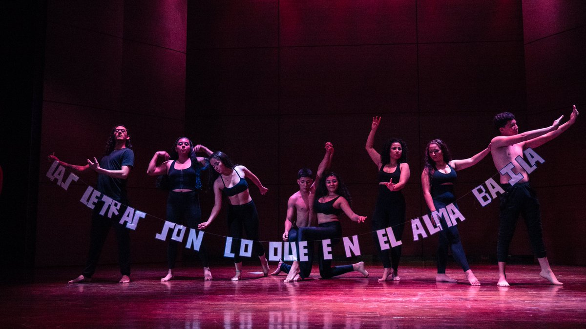 Gracias por compartir con nosotros la magia de la lectura, la cultura y el arte; con cada visita haces de nuestras bibliotecas escenarios vibrantes de conocimiento y convivencia.
Te deseamos un #Feliz2020, lleno de libros, sonrisas y buenos momentos.
#MedellínCiudadLectora