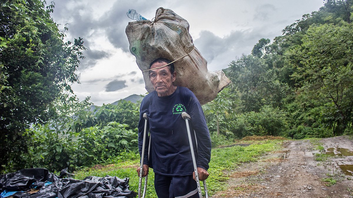 muniecharati's tweet photo. Timoteo Mamani Ccoa, es un ejemplo de vida en el #centropoblado de #PalmaReal, con un poco más de 65 años de edad, la discapacidad no fue un obstáculo para continuar con su vida, más bien buscó nuevas oportunidades. Entérate Más 👉 https://t.co/X1H0TN8G49 https://t.co/um2c8Vl4oe