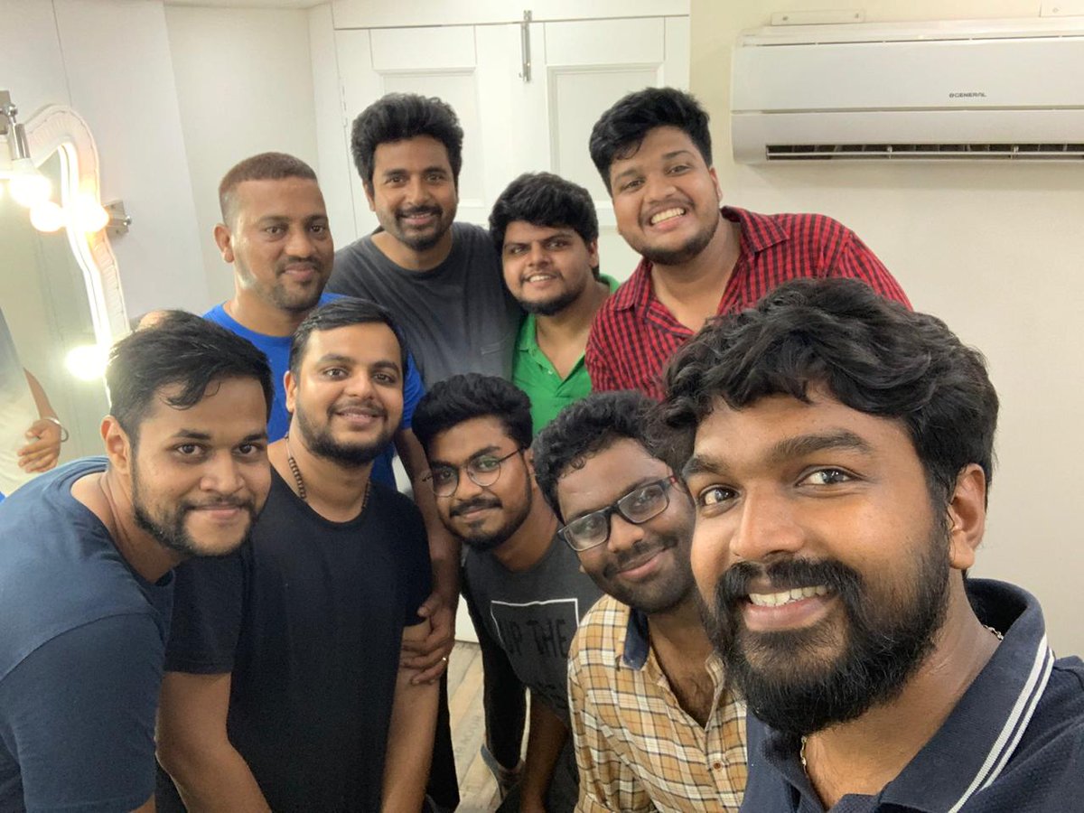 shivadirector83's tweet photo. Thank you 2019 best way to end the year 🤗😍 Wish you all happy new year &amp; welcome to 2020 👍🤗🙌🆕 @Nelson_director @Siva_Kartikeyan  @Kavin_m_0431 @SKProdOffl &amp; Team @KalaiArasu_ https://t.co/hWYLRQwuMd