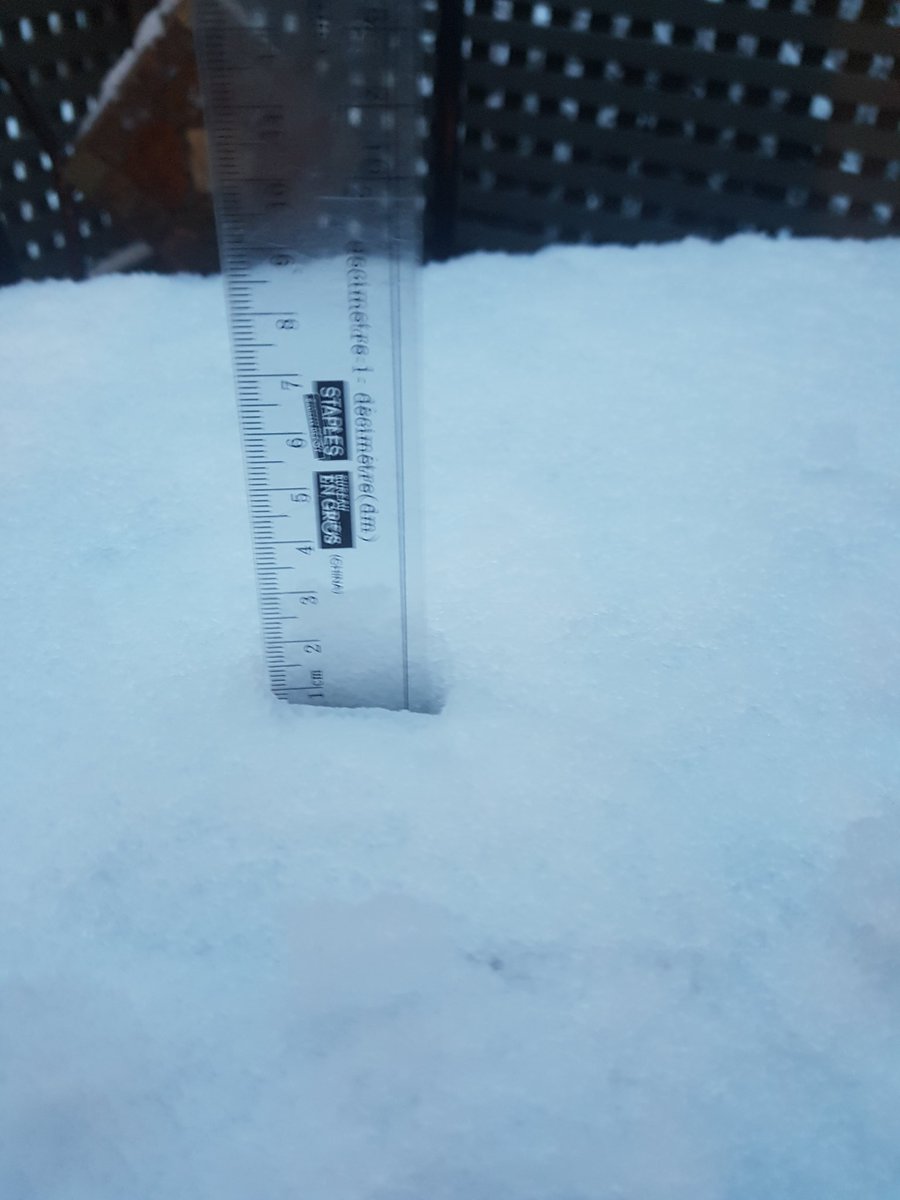 lundquist777's tweet photo. 2 cm heavy slush at 97 + Gordon in Kelowna to 08:00 New Year's eve.. #BCstorm https://t.co/zk65E3Fjfm