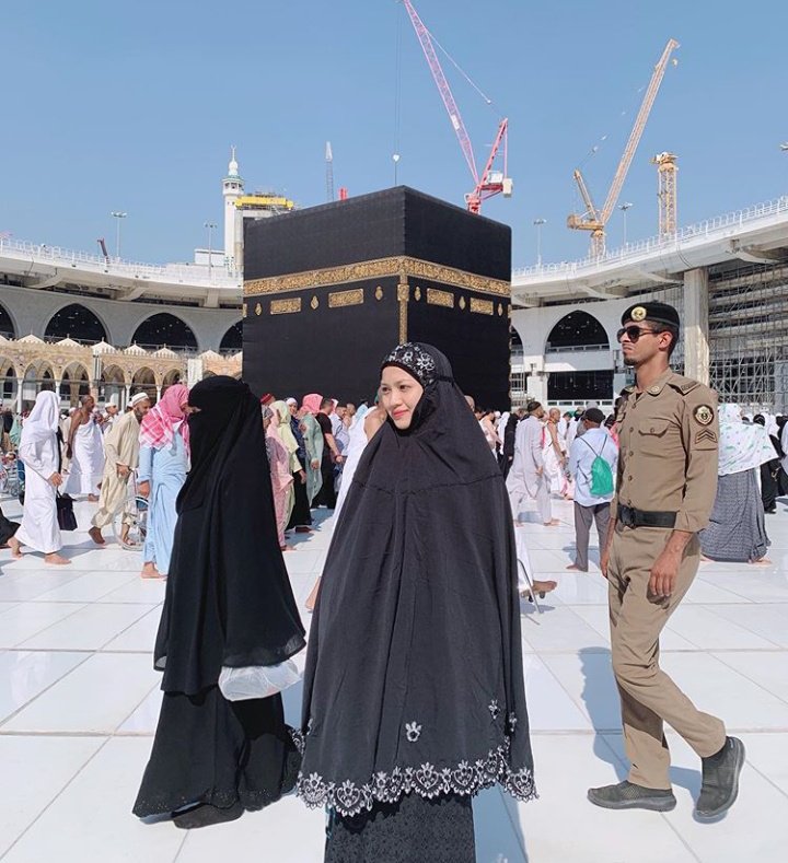 zeraharizcrew's tweet photo. Selamat ulang tahun @zera_hariz 💗 . 

Terima kasih untuk Mama kak Zera sebab lahirkan akak yang baik dan solehah ni 🌹, teruskan berjuang untuk tahun 2020 ni , semoga terus sukses 💯

Doakan yang baik baik untuk @zera_hariz inshaAllah , Amin 💙 https://t.co/79yrZWaApV