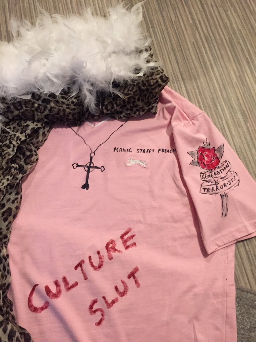 Reggiewoo83's tweet photo. 20 years ago I spent new year at the millienium stadium watching the manics with @evans_alyn tonight I work a 90s fancy dress party in the guise of the one and only Nicky Wire.  
If you know you know @Manics #cultureslut #generationterrorist https://t.co/V7jYL7qUsb