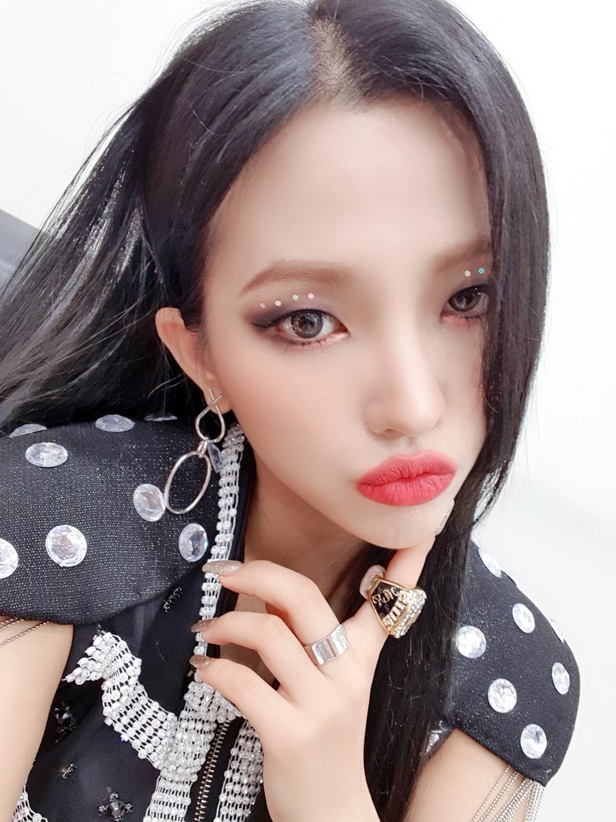 official_i_dle's tweet photo. [#소연] 네버랜드 새해 복 많이 받아요~~~♡ 데뷔한 다음부터 우리 네버랜드 덕분에 매년 행복했단 생각이 드는 것 같아요! 2019년도 우리 네버랜드 정말 고마웠어요♡ 2020년 더욱 즐거움을 줄 수 있는 아이들이 될테니까 많이 사랑해주세요♡♡ 같이 건강하고 행복합시다♡

https://t.co/u2UhWg0ijE https://t.co/cJacYgn4LU