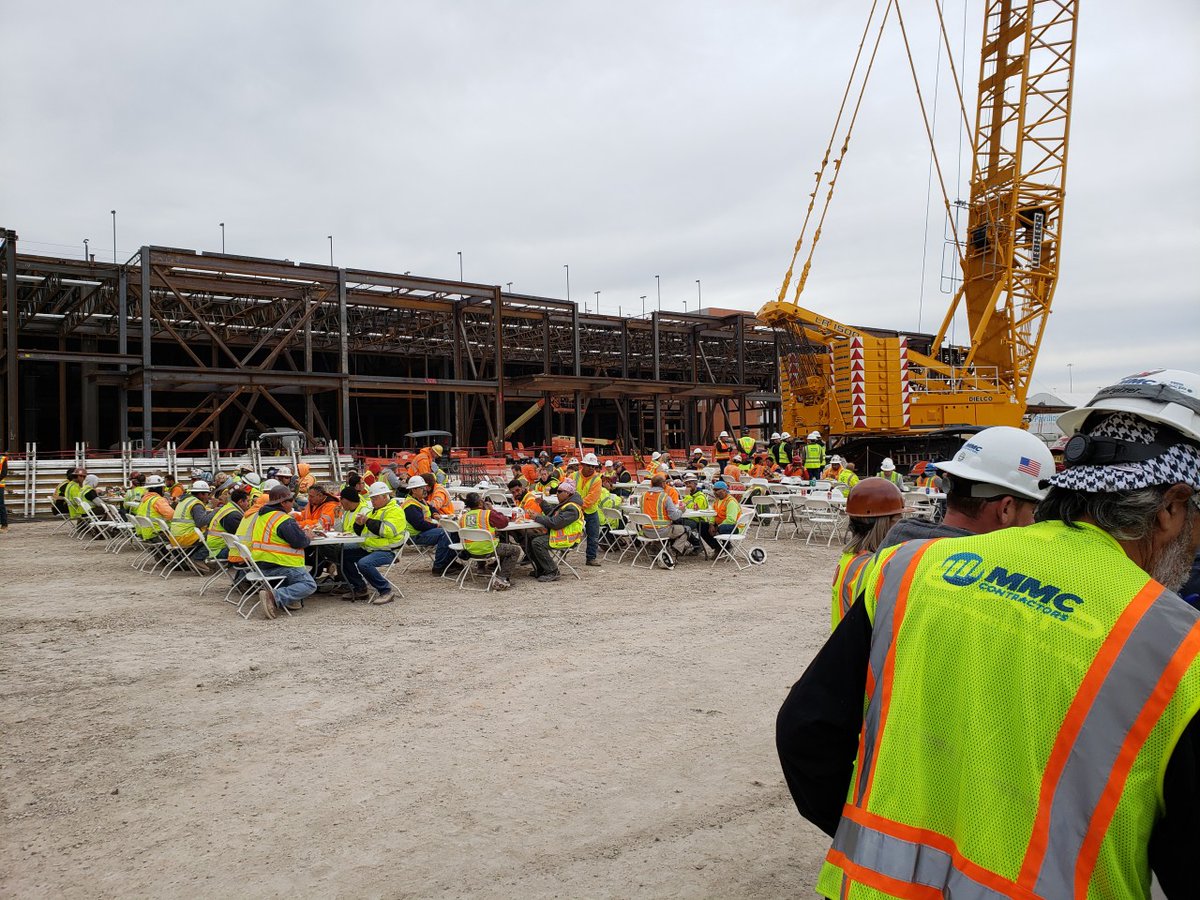 MMCContractors's tweet image. The Las Vegas team recently celebrated the topping off of the World Market Center expansion. This 350,000 square-foot expo center features new exhibition and meeting spaces for corporate and private events, tradeshows, and large local markets. #ToppingOff #LasVegas