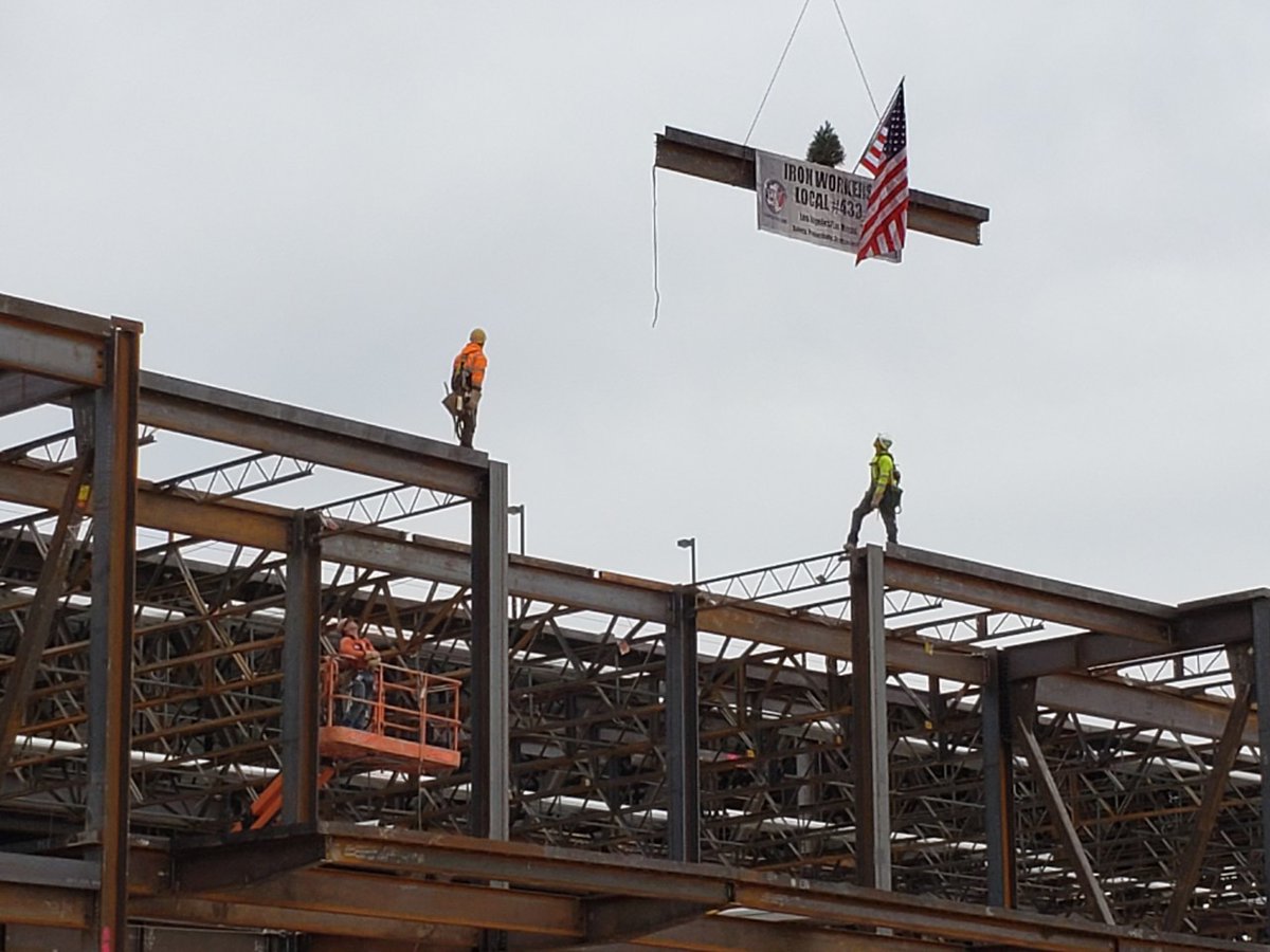 MMCContractors's tweet image. The Las Vegas team recently celebrated the topping off of the World Market Center expansion. This 350,000 square-foot expo center features new exhibition and meeting spaces for corporate and private events, tradeshows, and large local markets. #ToppingOff #LasVegas