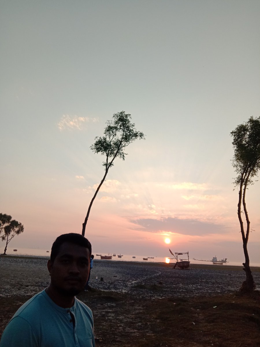 FARIDMASUD7's tweet photo. The last sunset 2019 https://t.co/9wkOTjD2f5