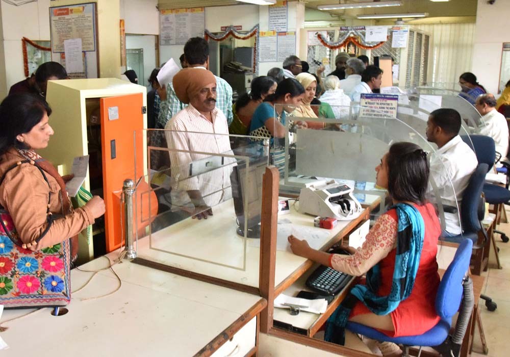 sandeshnews's tweet photo. SBI બાદ આ બેંકે નવા વર્ષમાં ગ્રાહકોને આપી ભેટ, 3 જાન્યુઆરીથી ઘટી જશે તમારી EMI!

જાણો સમગ્ર માહિતી : https://t.co/vWKbc01eOY

#NewYear2020 #IndianBank #MCLRrates #January2020 https://t.co/t030b4yjpI