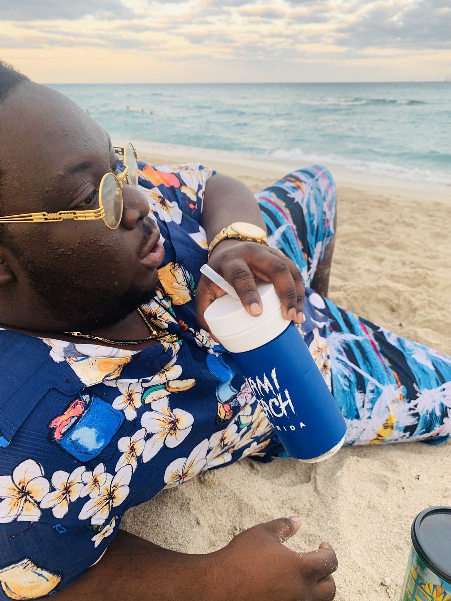 drock_dafool's tweet photo. Man yeah yea @Chef_BoyRSlimm can model. By check out these poses though ! Big Nigga season ! #FatModels https://t.co/n6zCTCG9II