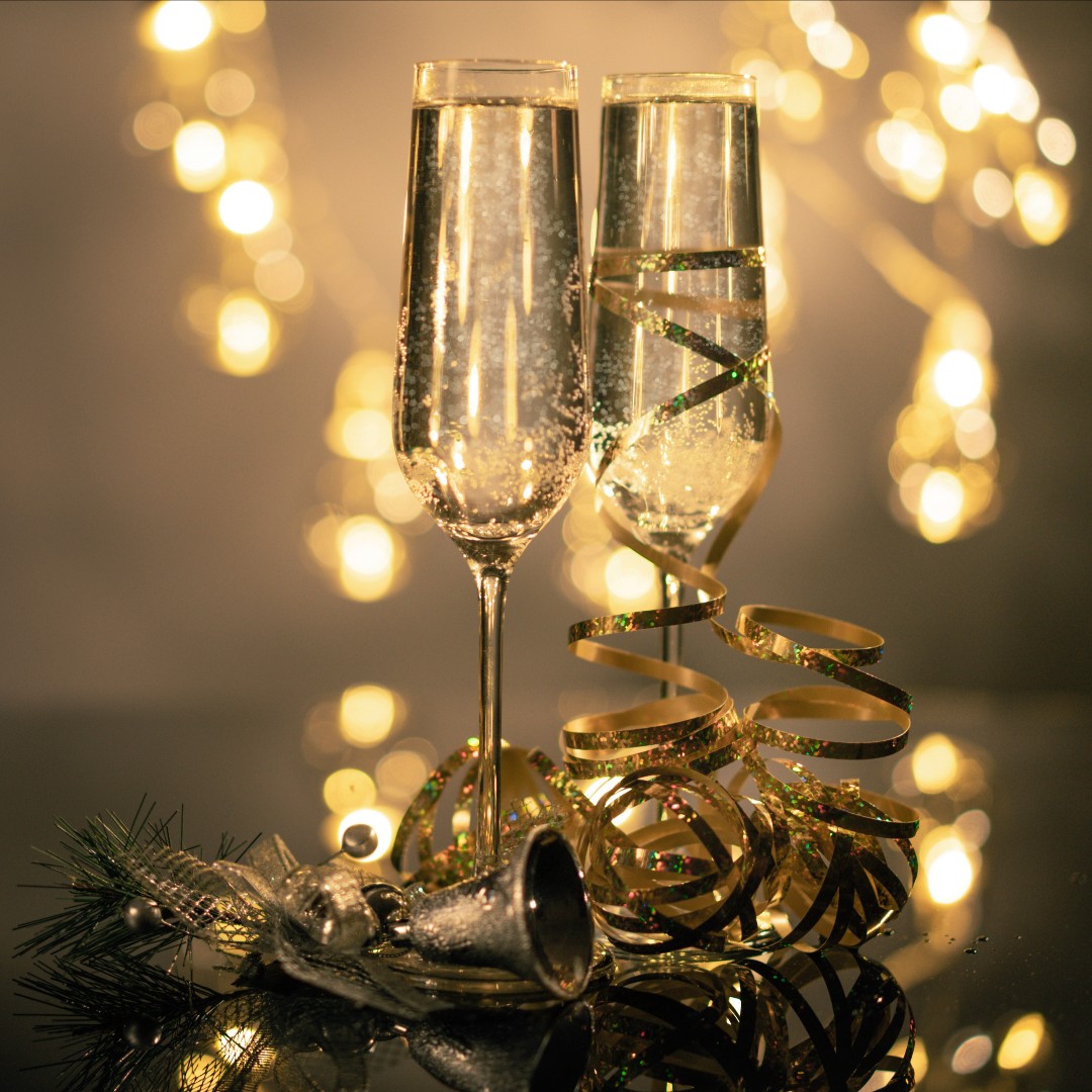 Wij wensen iedereen een fijne jaarwisseling!

#jaarwisseling #oudennieuw #landgoed #landgoeddebarendonk #barendonk #landvancuijk