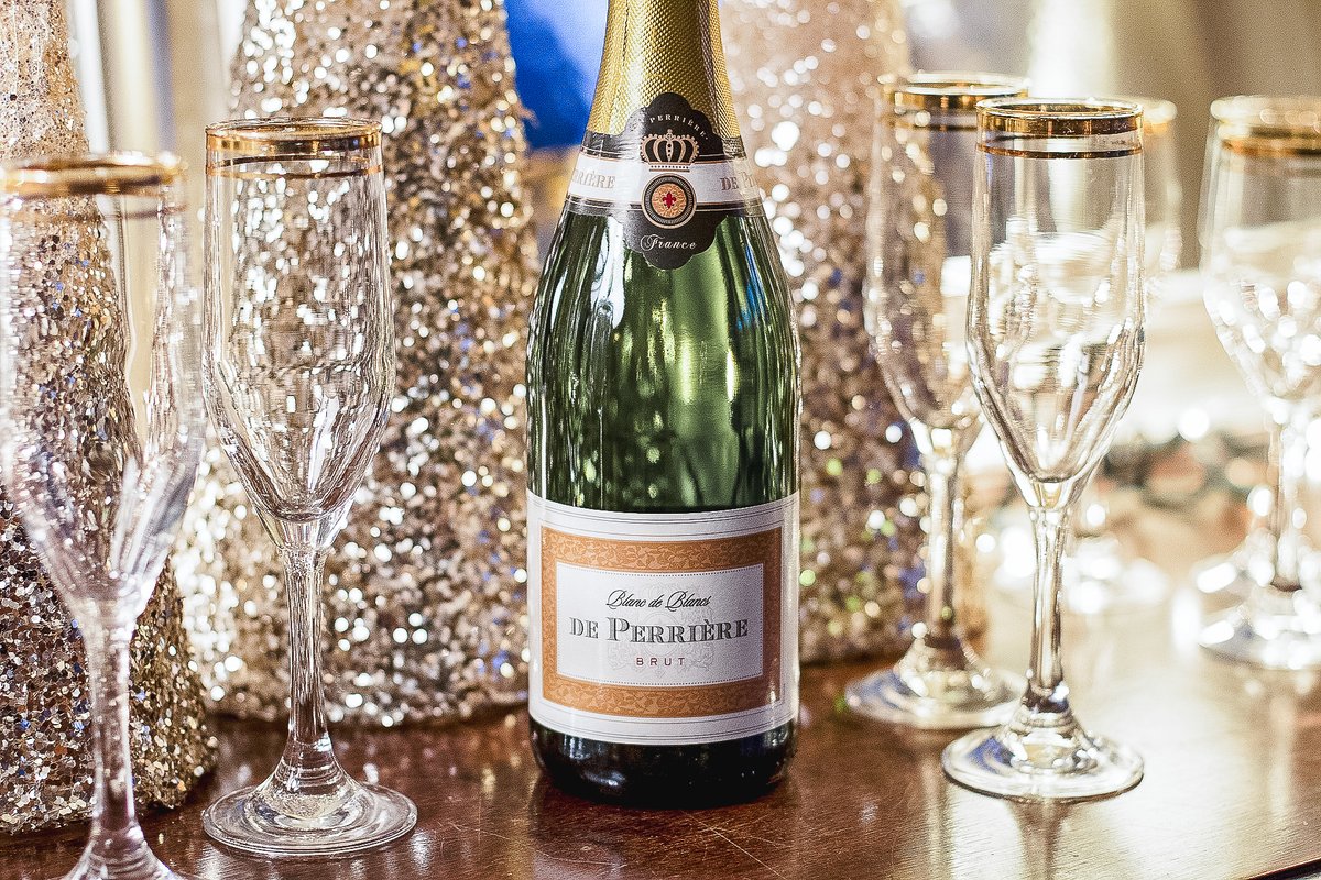toastent's tweet photo. Happy New Years Eve! We can't wait to party will all of our NYE newlyweds!!

#NYE #NewYearsEve #NYE2019 https://t.co/5sgd46xdqq