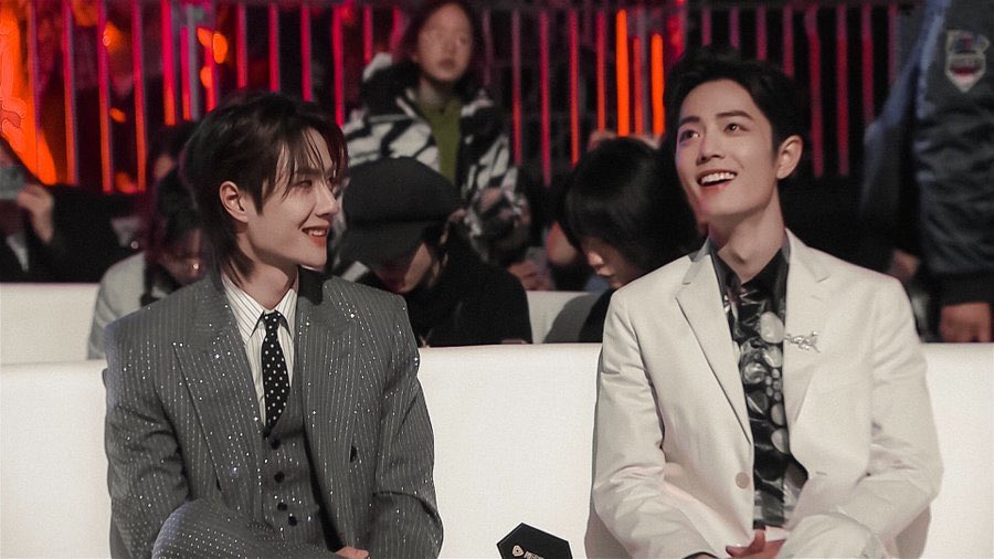 Phatchy_merry's tweet photo. Happy New Year 2020.
|WangYibo 💛 XiaoZhan|
ขอให้ทั้งสองคนมีความสุข มีสุขภาพร่างกายที่แข็งแรง ทำสิ่งใดก็ขอให้ประสบผลสำเร็จทุกประการ ขอให้ก้าวผ่านทุกอุปสรรคคต่างๆ ไปได้ด้วยความอดทน มีสติ และขอให้มีรอยยิ้มในทุกวัน เวลาที่ทำงานนะ พวกเราทุกคนเมนเดี่ยวเมนคู่ จะเป็นกำลังใจให้ตรงนี้เสมอ https://t.co/y5I75hwlsE