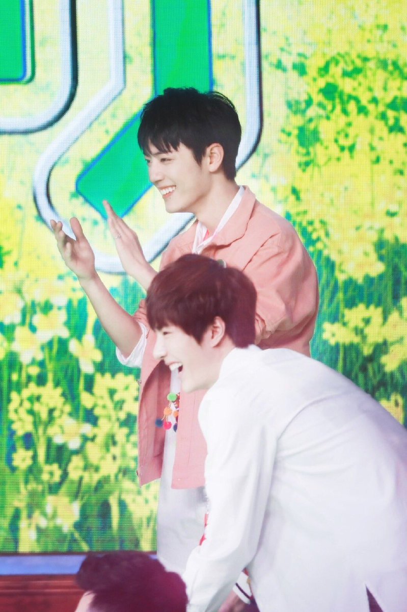 Phatchy_merry's tweet photo. Happy New Year 2020.
|WangYibo 💛 XiaoZhan|
ขอให้ทั้งสองคนมีความสุข มีสุขภาพร่างกายที่แข็งแรง ทำสิ่งใดก็ขอให้ประสบผลสำเร็จทุกประการ ขอให้ก้าวผ่านทุกอุปสรรคคต่างๆ ไปได้ด้วยความอดทน มีสติ และขอให้มีรอยยิ้มในทุกวัน เวลาที่ทำงานนะ พวกเราทุกคนเมนเดี่ยวเมนคู่ จะเป็นกำลังใจให้ตรงนี้เสมอ https://t.co/y5I75hwlsE