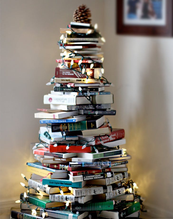 Kotobjeya's tweet photo. “Tomorrow, is the first blank page of a 365 page book. Write a good one”~ Brad Paisley

Merry Christmas &amp; Happy new year to all of you 💚

#newyearwishes #kotobjeya #kotobjeyaxhendsabry #bookaddict #bookaholic #bookphotographytag #kotobjeyaxhendsabrybookclub  #كُتبجية #هند_صبري https://t.co/HLSNOaWDlQ