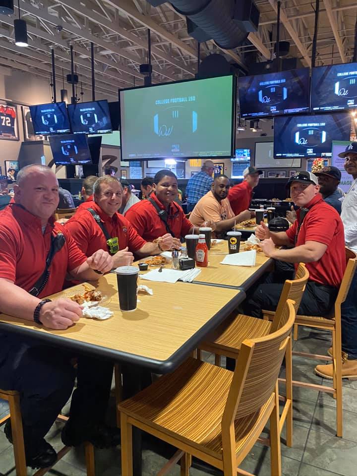 ServproofTupelo's tweet photo. Huge thanks to @TupBWW &amp; all of the First Responders that came to hang out with us to watch the SERVPRO F1RST Responders Bowl! We are very thankful for you all &amp; your service in our community! 🚨🚒🚓🚑🚨 https://t.co/B8P07PSaQN