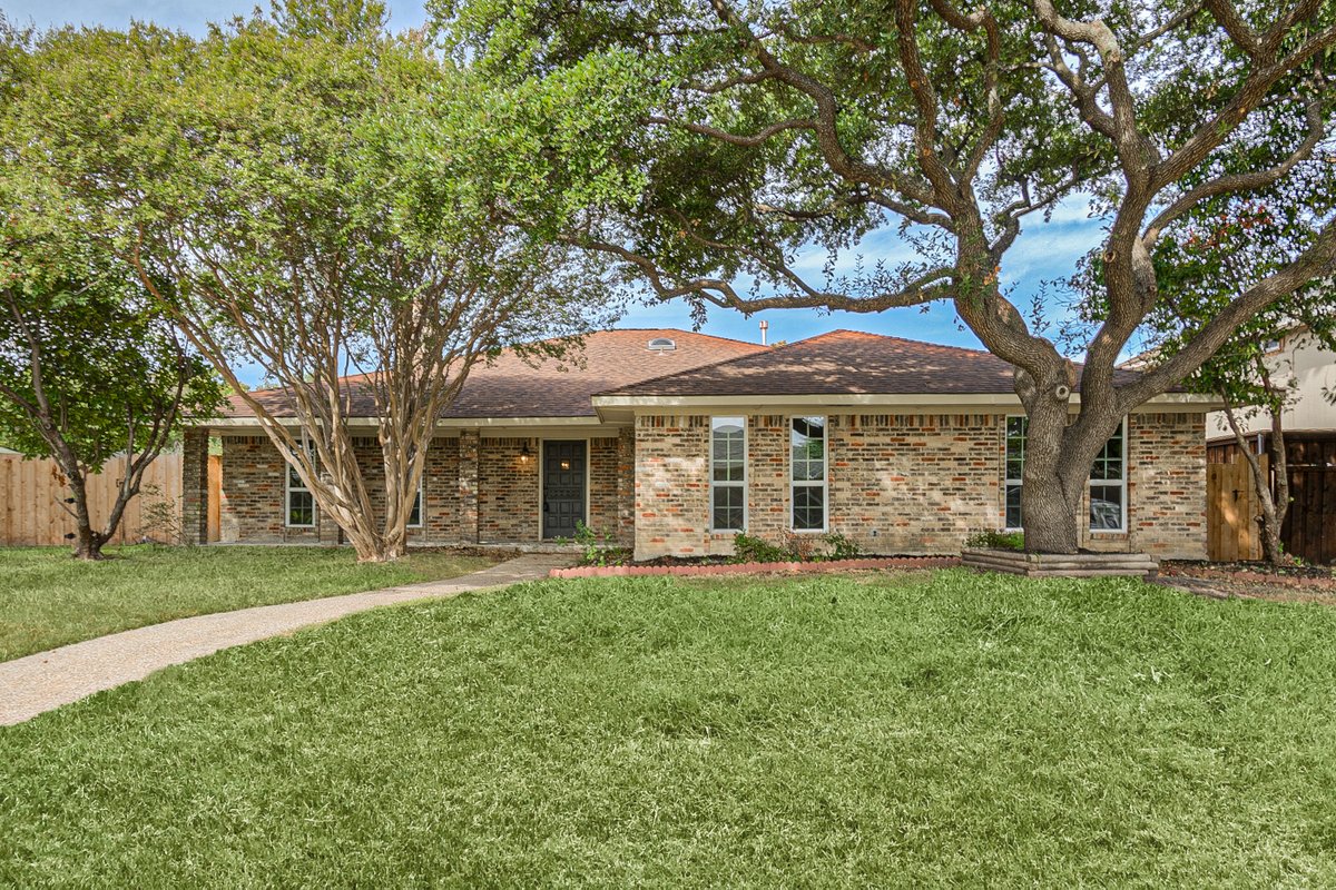 TheOGormanGroup's tweet photo. 4009 Halifax Dr, Plano Open House!
Sat Jan 4, 11AM-1PM
Don't miss this stunning remodeled home in Plano ISD! Full of natural light with beautiful arched ceilings! #theogormangroup #dallasrealestate #dallasrealtor #realestatedallas #dfwrealestate #justlisteddallas #openhouse https://t.co/GcJeajO9V8